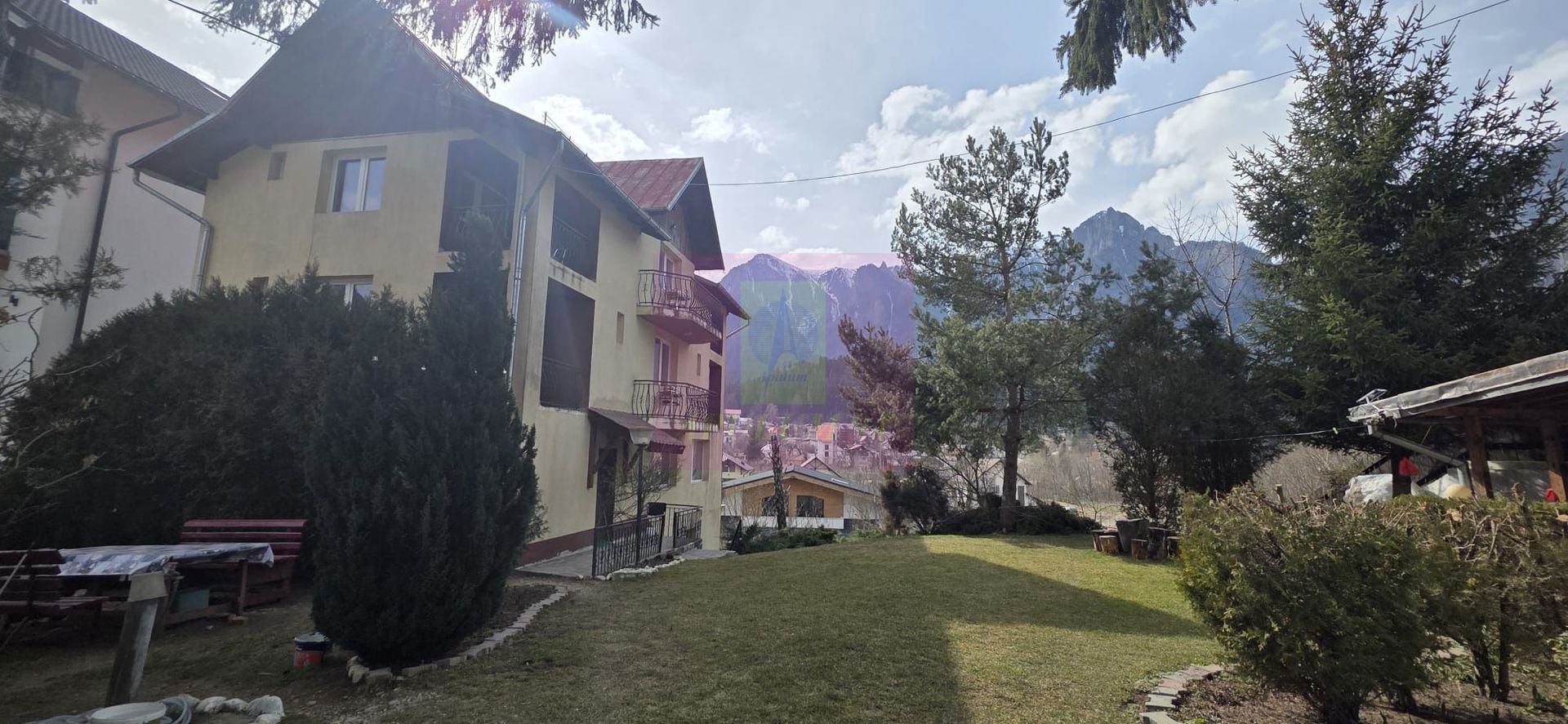 Casă 9 camere de vânzare | Busteni, Zamora