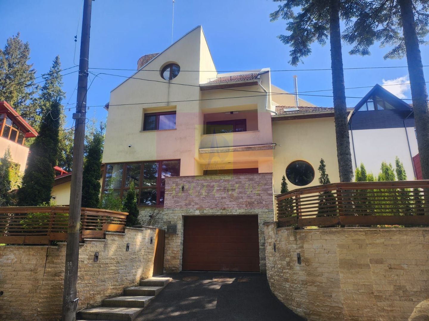 Casă 9 camere de vânzare | Predeal, Cioplea