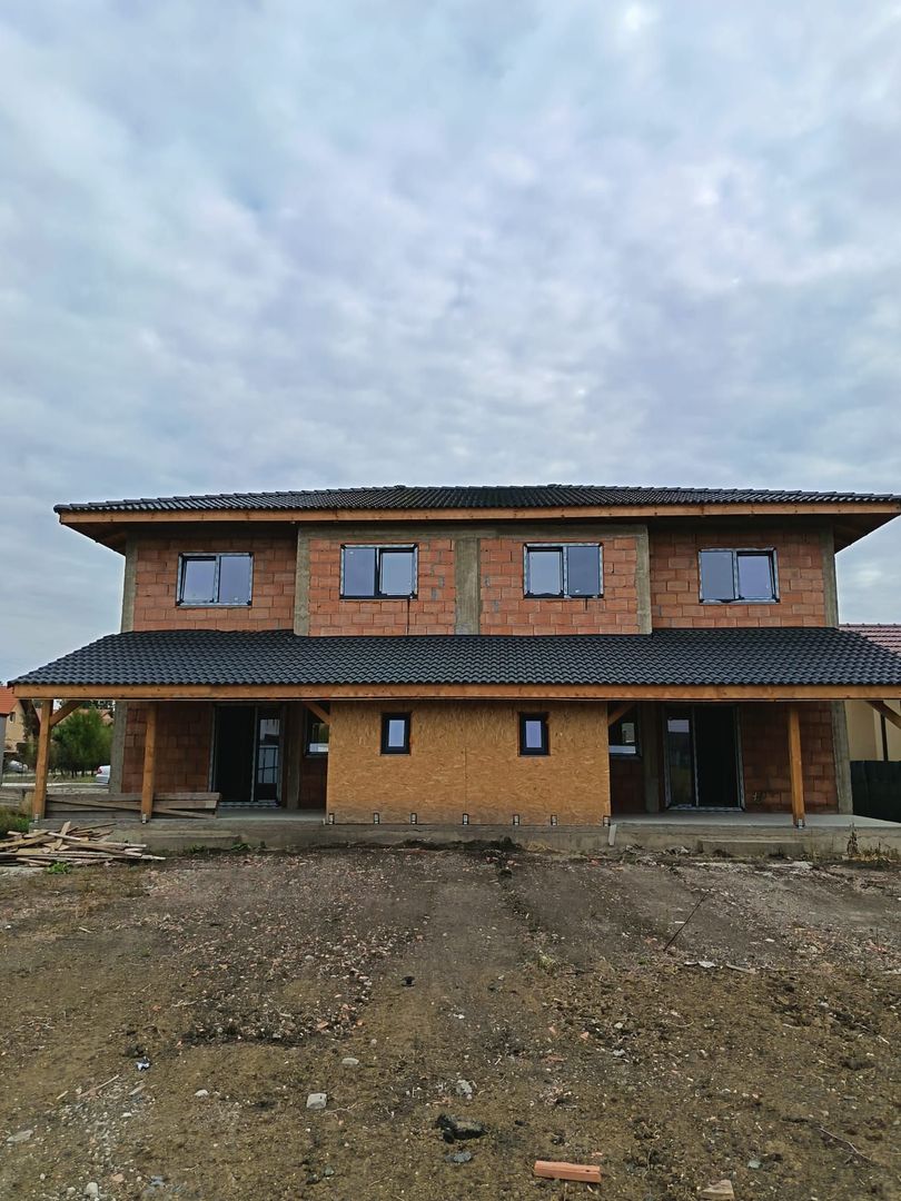 Casă 8 camere de vânzare | Giarmata-Vii