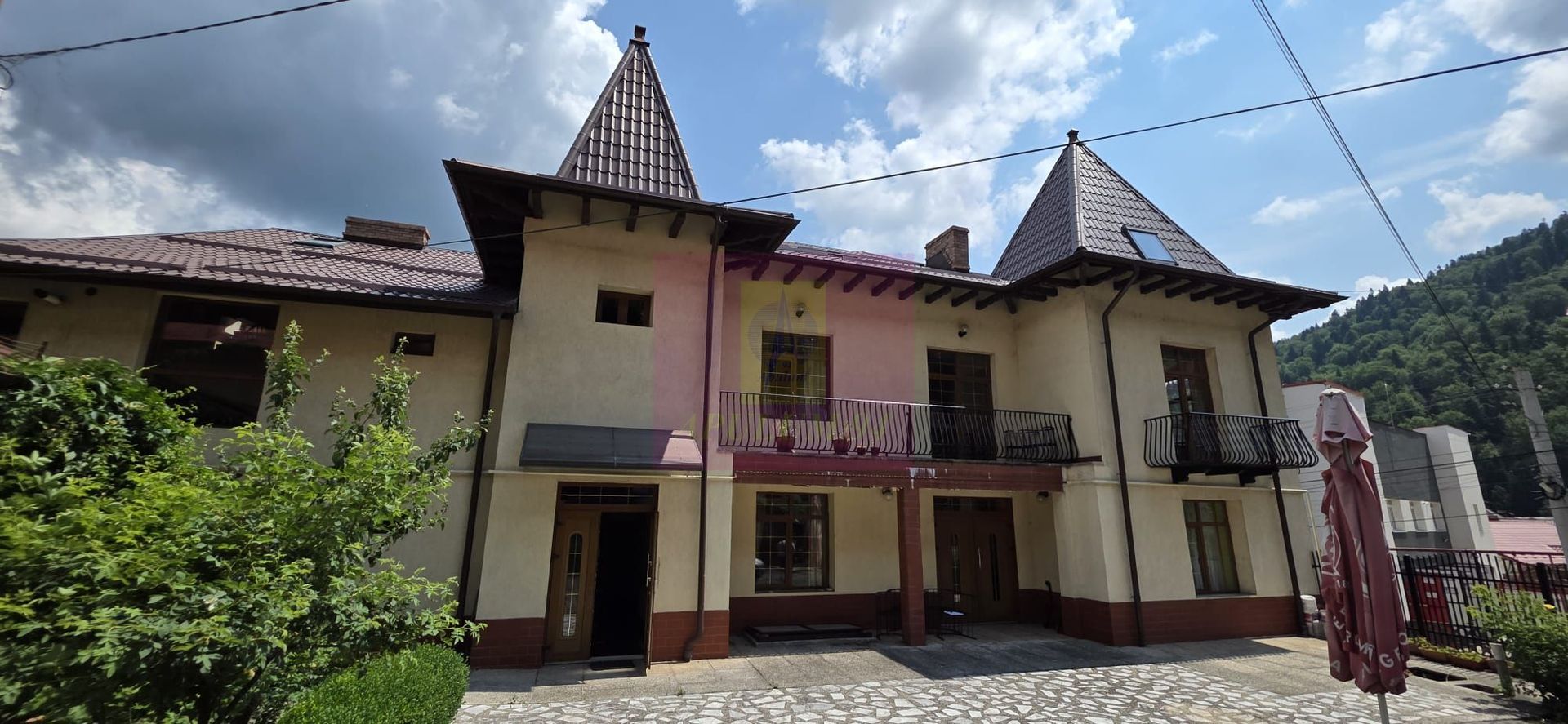 Casă 9 camere de vânzare | Sinaia, Nord
